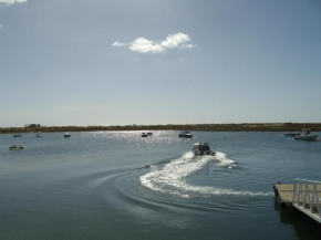 800m from the boat to Praia das Cabanas, with Pool, Terrace, Wifi and aircon